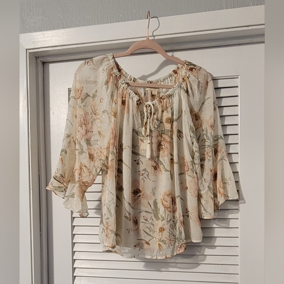 lovestitch Tops - NWT Women's S Floral Cream Top